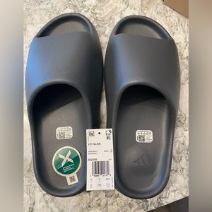 NWT adidas Yeezy Slides - Slate grey, men’s size 10
